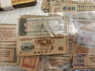 二版纸币一刀，粮票八九十张 - 二版纸币一刀，粮票八九十张
