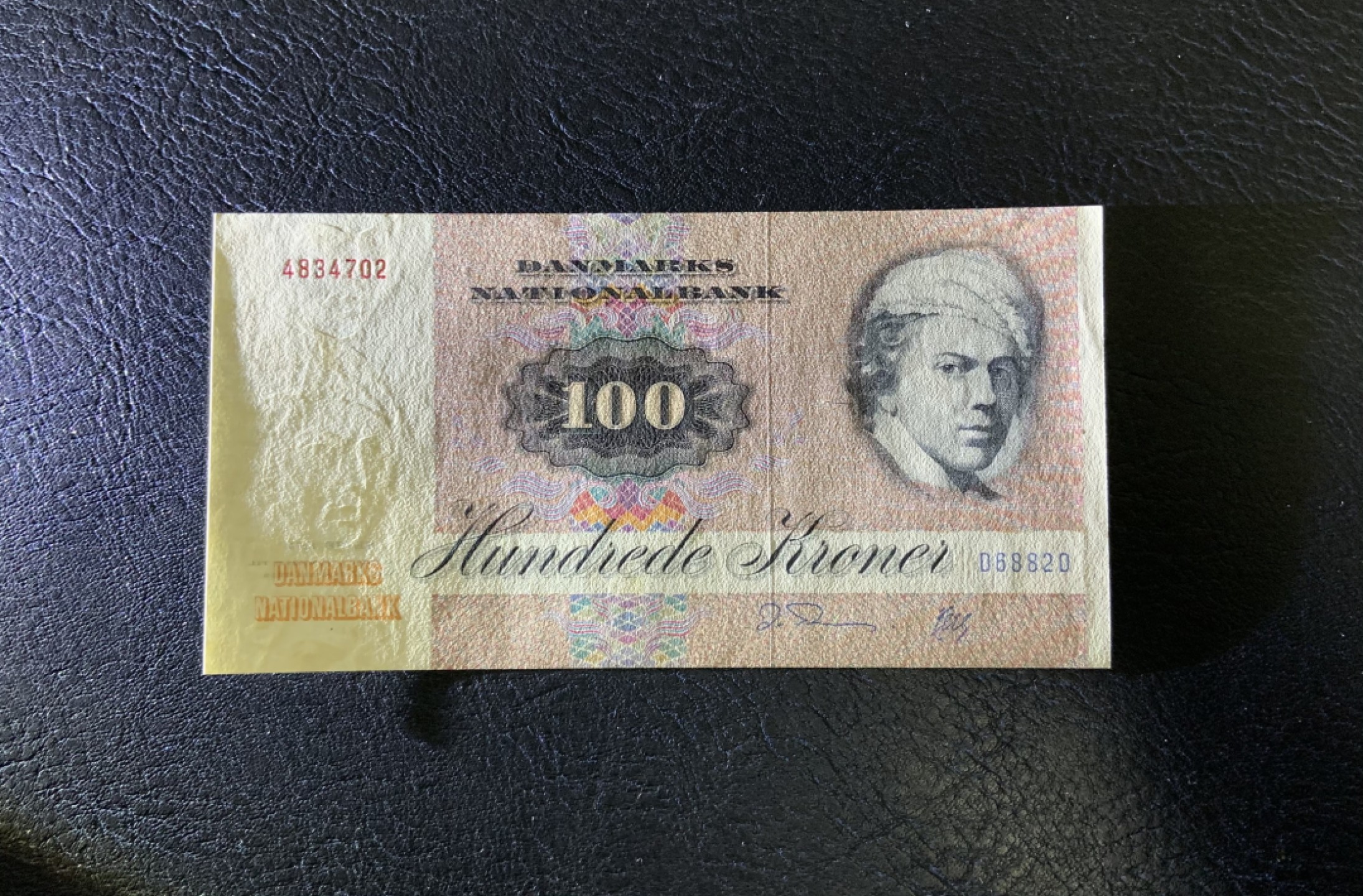 收藏联盟Quantum Auction 第220期拍卖  丹麦1988年100克朗 品相UNC 水印处少许黄斑