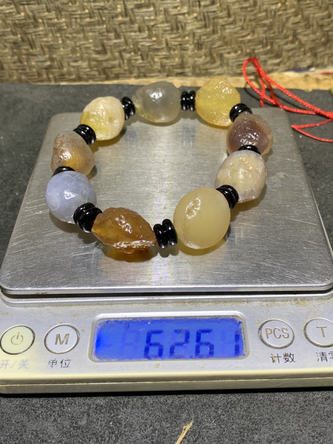 精美天然阿拉善大颗粒糖心玛瑙原石手串一条！