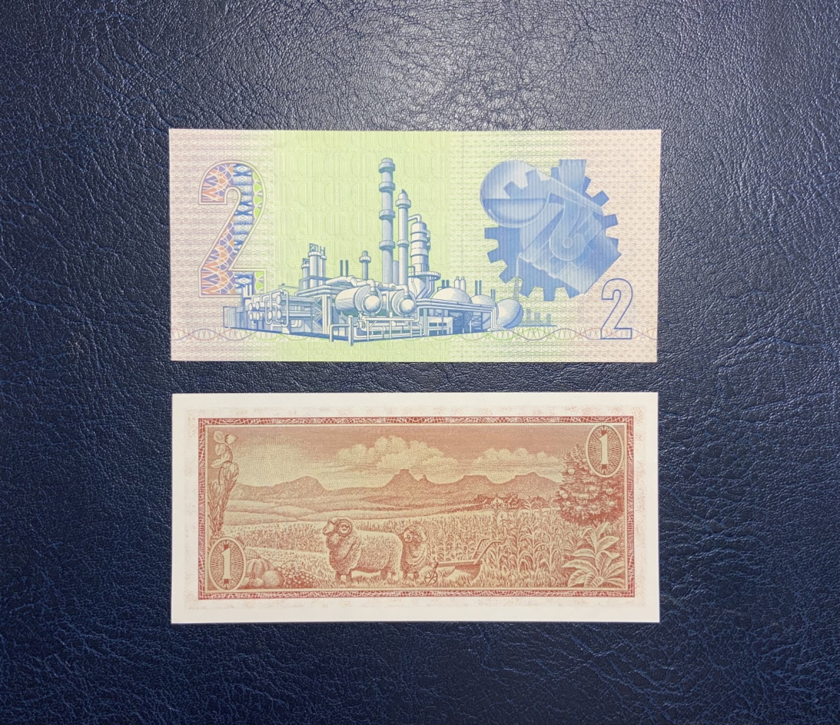收藏联盟Quantum Auction 第220期拍卖  南非1975-81年1-2兰特 品相UNC 2兰特为UNC-