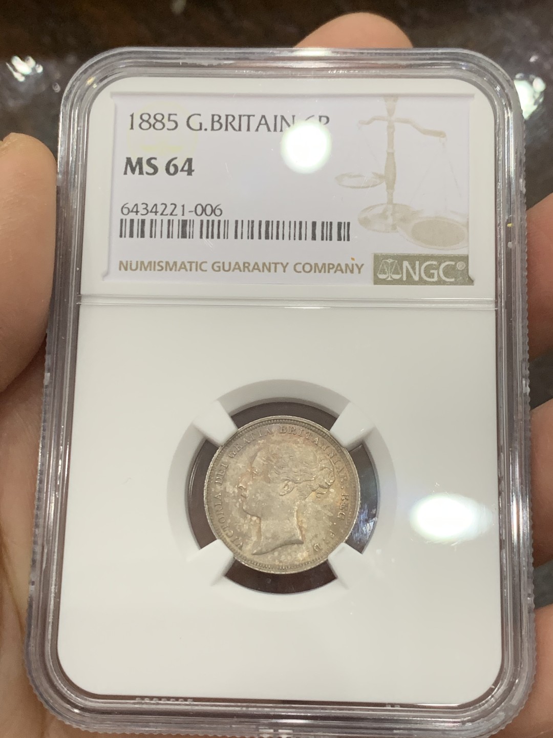 《竞宝斋》第125场-周日，周一 ，2场连拍（全场包邮） NGC MS64 英国 1885年 维多利亚女王 年轻头像 SIX版 6便士银币 深彩包浆 细节极好