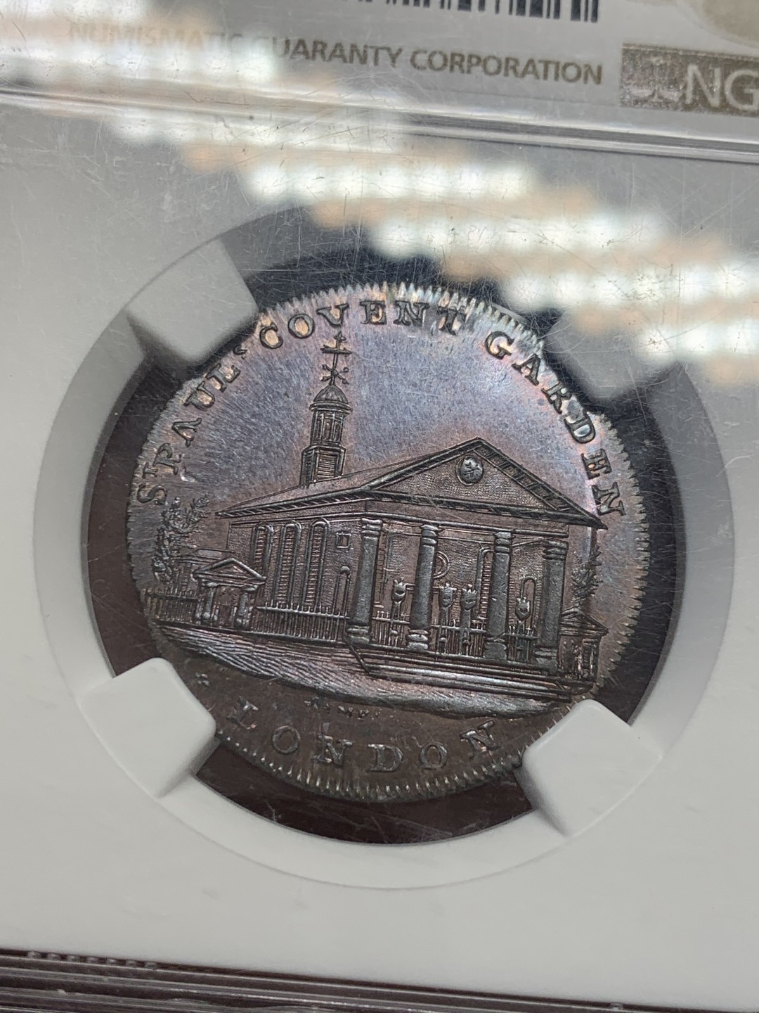 《竞宝斋》第125场-周日，周一 ，2场连拍（全场包邮） NGC-MS65BN 英国Conder Token1795年半便士Middlesex 顶级状态，少许原始铜光外覆盖着均匀的巧克力色棕色包浆，打制深峻锐利，转光夺目，图案为伦敦著名地标圣保罗教堂被大火烧毁前后