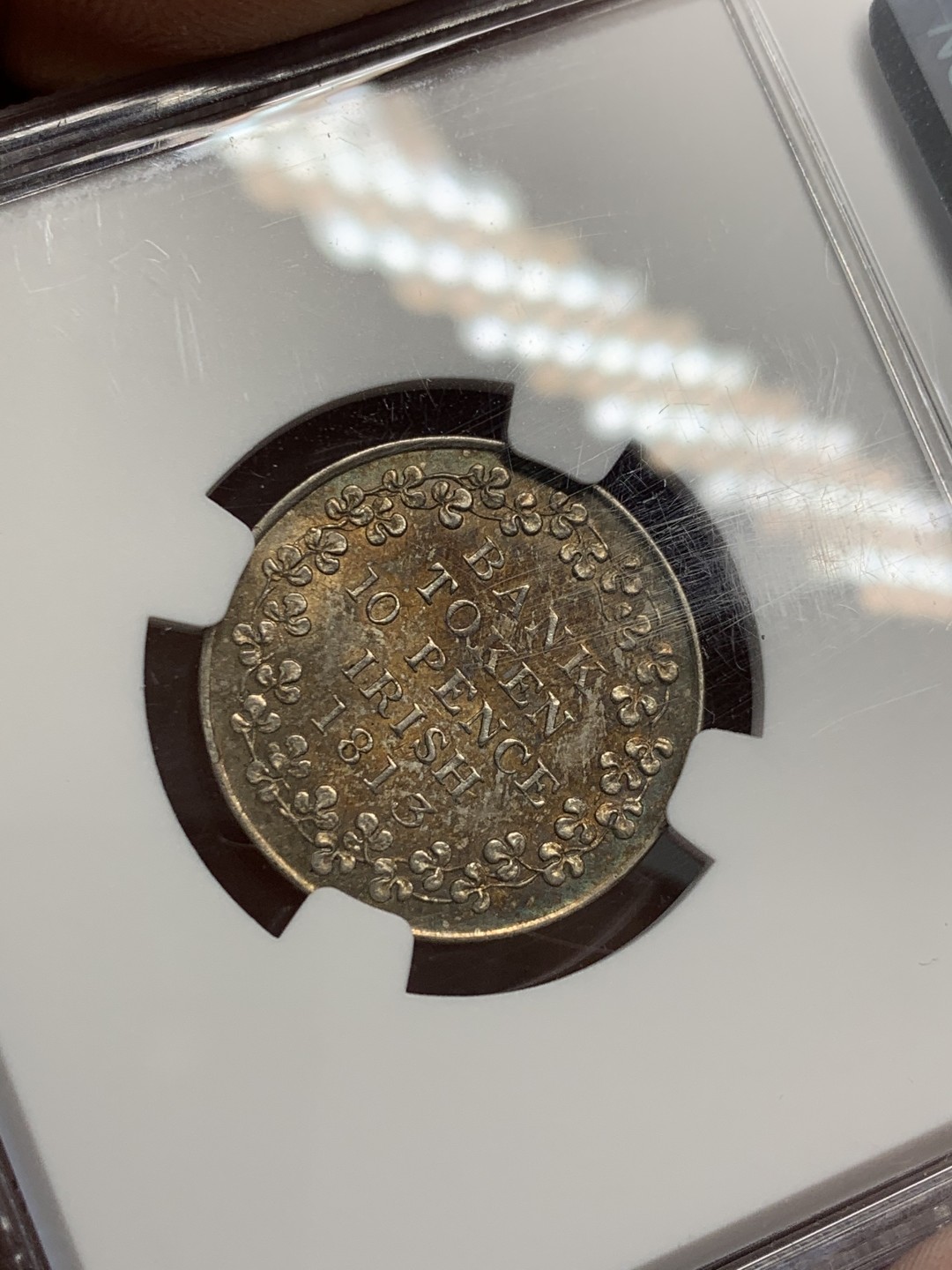 《竞宝斋》第125场-周日，周一 ，2场连拍（全场包邮） NGC-MS62 1813年 英国 乔治三世爱尔兰银行10便士Token银币，晚霞般绚丽色彩。经典乔三头像，爱尔兰银行少见。今年2月SBP ngc62+含佣216美元成交*