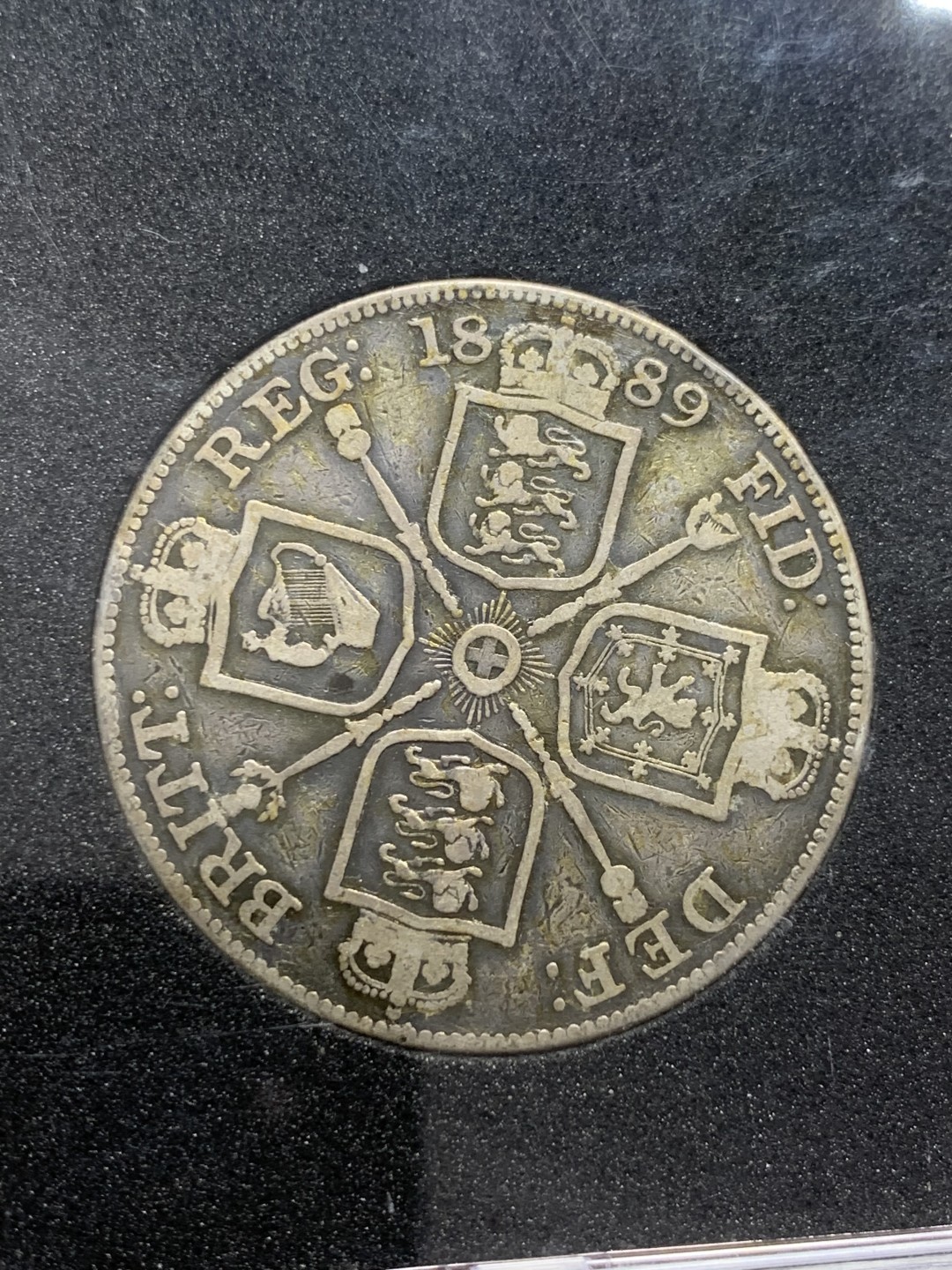 《竞宝斋》第125场-周日，周一 ，2场连拍（全场包邮） 英国 1889 维多利亚 双弗洛林 银币 细节见图 盒子打不开 无边图 靠想象