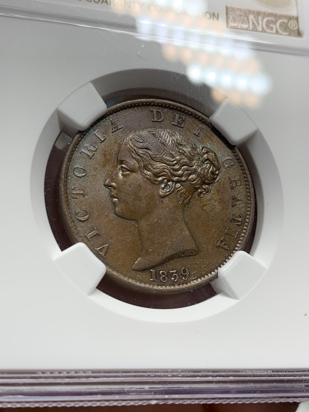 《竞宝斋》第125场-周日，周一 ，2场连拍（全场包邮） NGC-MS63BN 英属马恩岛 1839年 维多利亚女王1/2便士 币面有五彩 转光明显 少见品种 高分好状态 收藏佳品