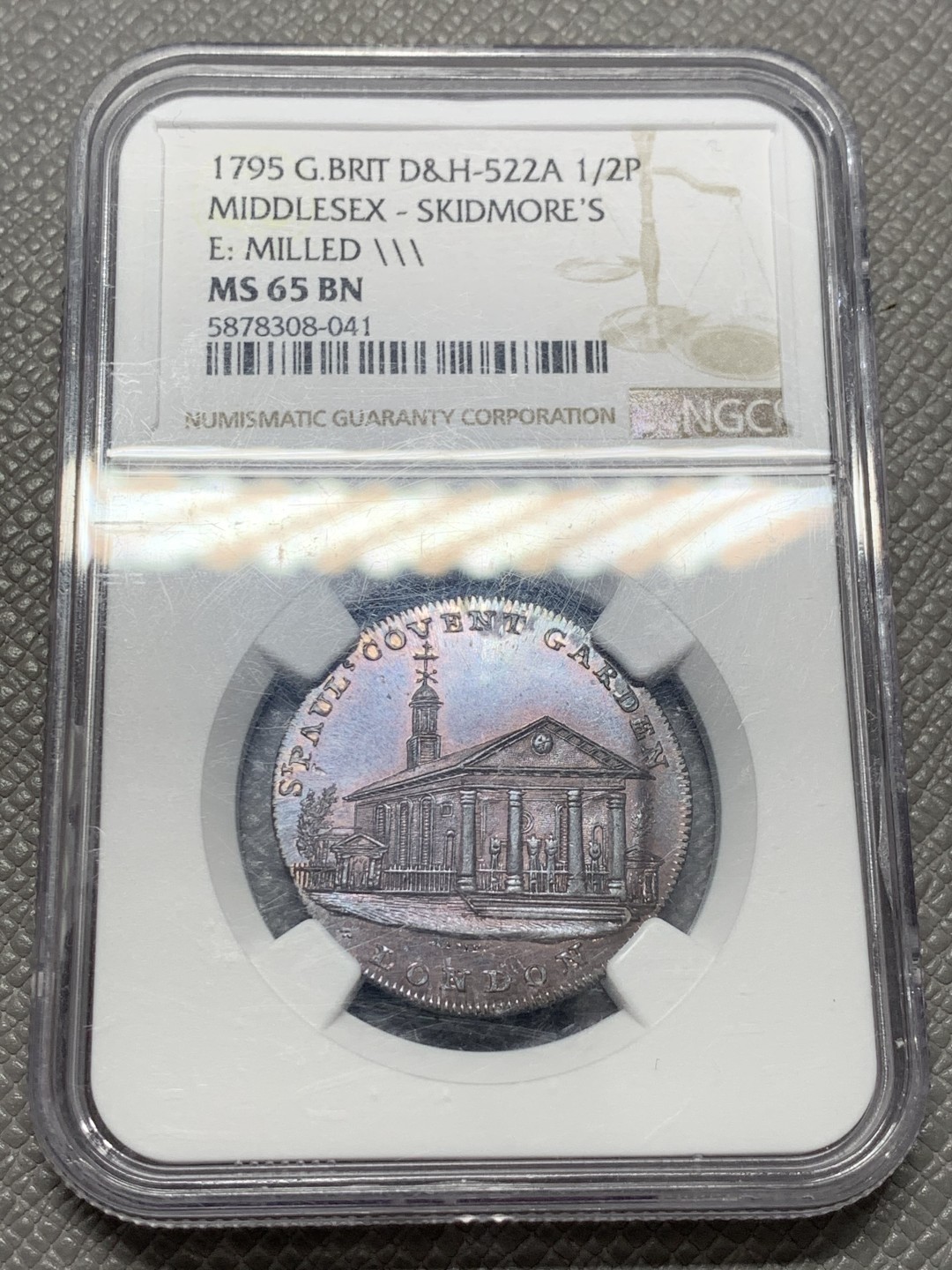 《竞宝斋》第125场-周日，周一 ，2场连拍（全场包邮） NGC-MS65BN 英国Conder Token1795年半便士Middlesex 顶级状态，少许原始铜光外覆盖着均匀的巧克力色棕色包浆，打制深峻锐利，转光夺目，图案为伦敦著名地标圣保罗教堂被大火烧毁前后