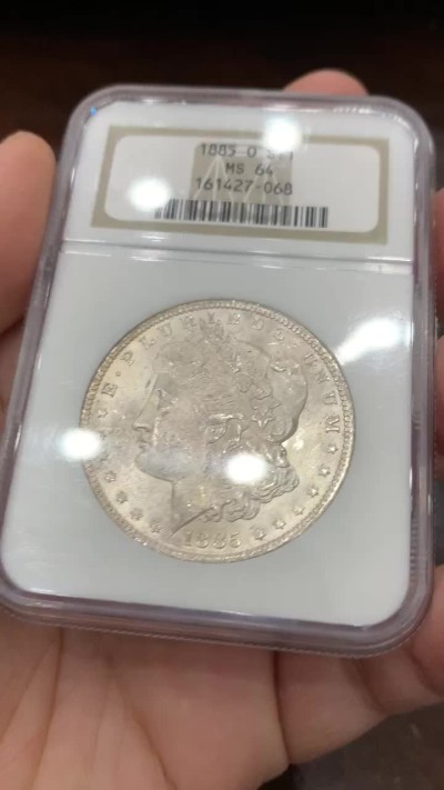 《竞宝斋》第125场-周日，周一 ，2场连拍（全场包邮） NGC-MS64 美国 1885年 1美元 摩根银币 NGC老盒 小彩虹包浆