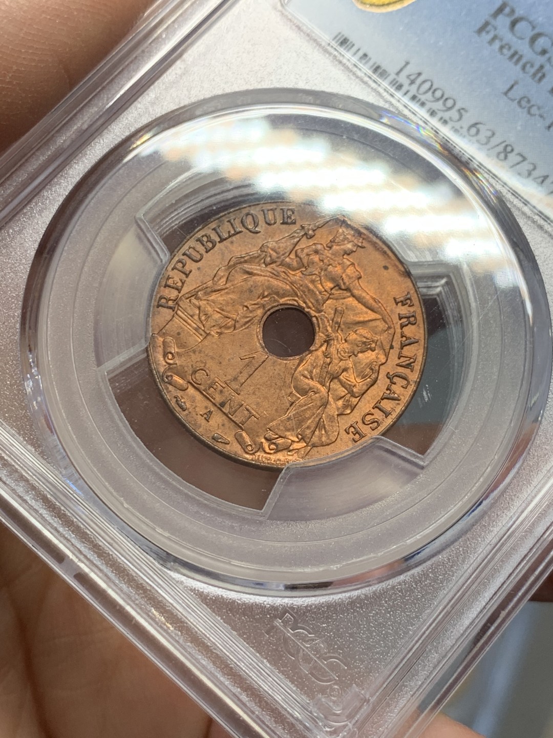 《竞宝斋》第125场-周日，周一 ，2场连拍（全场包邮） PCGS-MS63 1939年法属印支百分之一铜币 中孔钱币，设计精美