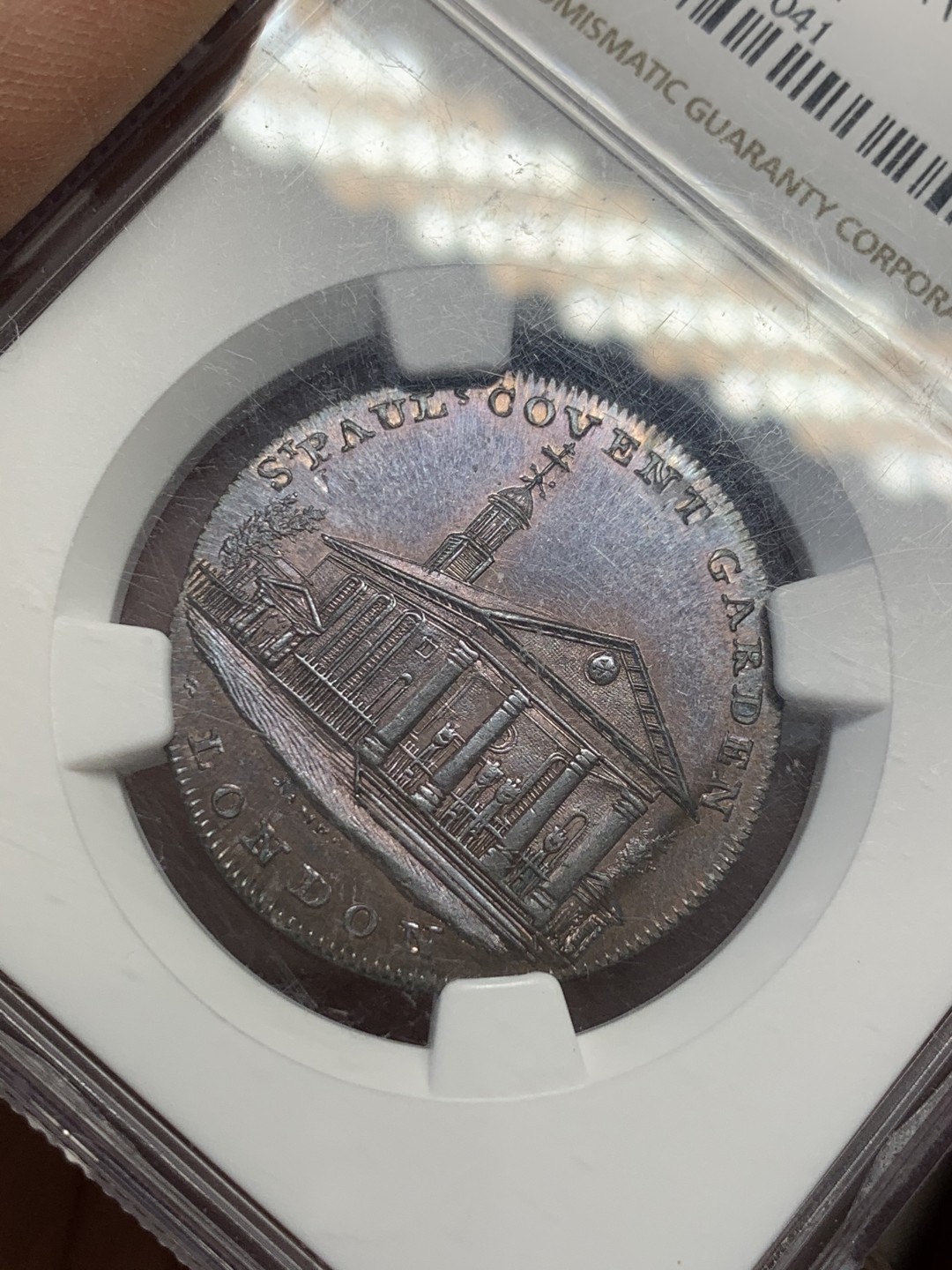 《竞宝斋》第125场-周日，周一 ，2场连拍（全场包邮） NGC-MS65BN 英国Conder Token1795年半便士Middlesex 顶级状态，少许原始铜光外覆盖着均匀的巧克力色棕色包浆，打制深峻锐利，转光夺目，图案为伦敦著名地标圣保罗教堂被大火烧毁前后
