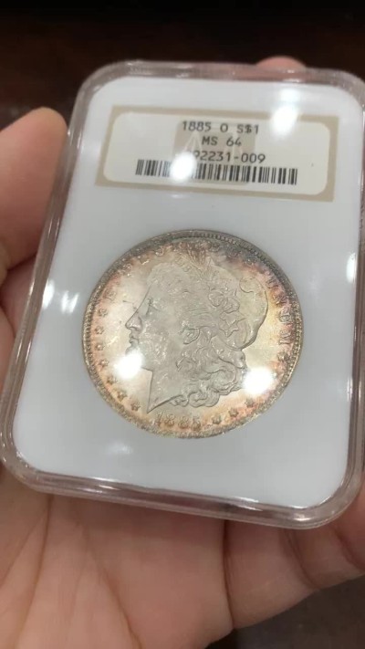 《竞宝斋》第125场-周日，周一 ，2场连拍（全场包邮） NGC MS64 美国1885年 摩根银币 炫丽包浆 十字曝光 值得收藏