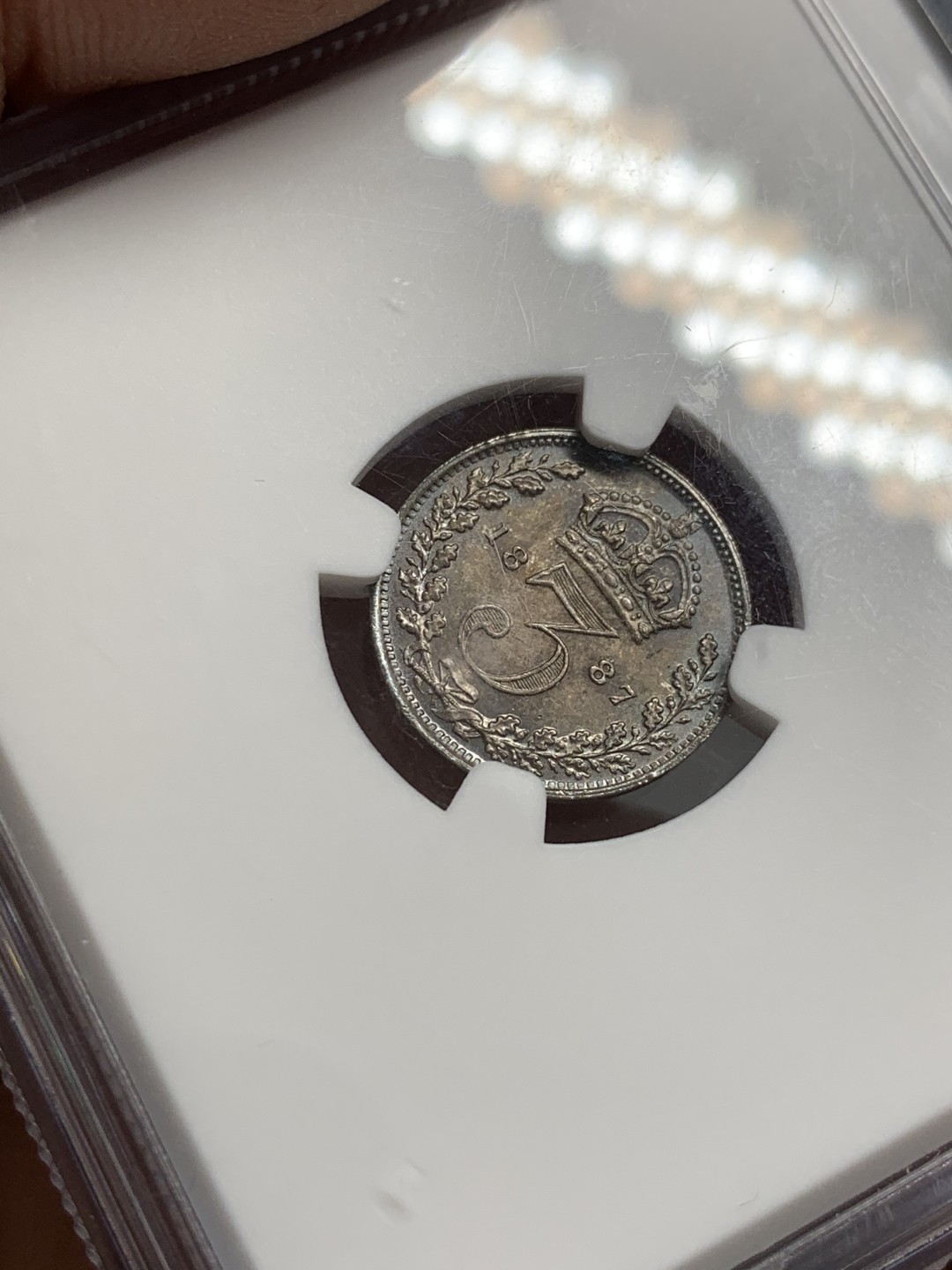 《竞宝斋》第125场-周日，周一 ，2场连拍（全场包邮） NGC MS63 英国1887年维多利亚高冠3便士银币深五彩品相