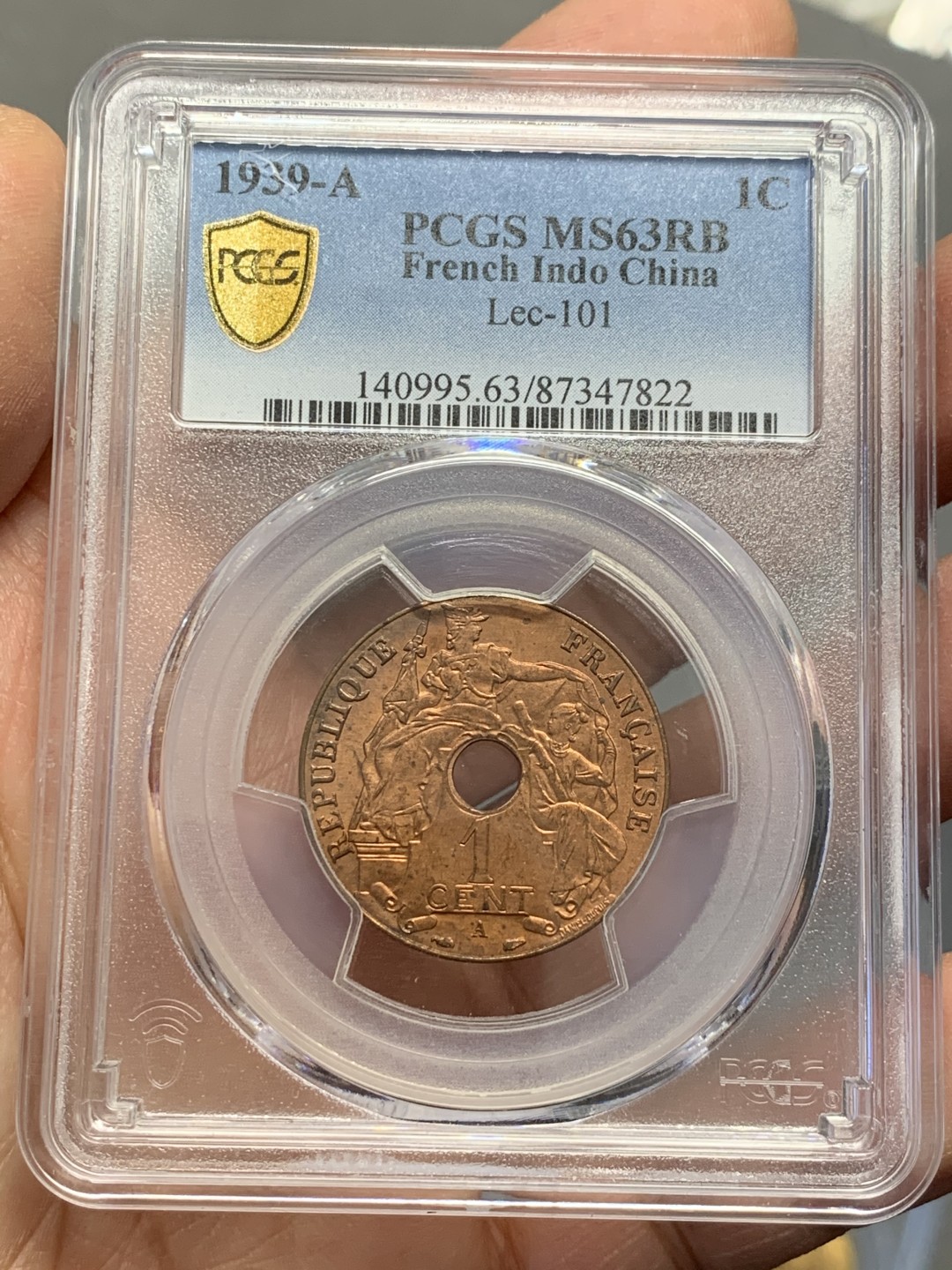《竞宝斋》第125场-周日，周一 ，2场连拍（全场包邮） PCGS-MS63 1939年法属印支百分之一铜币 中孔钱币，设计精美