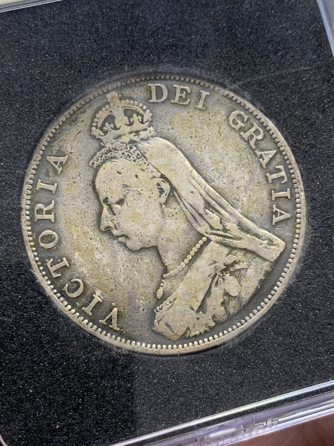 《竞宝斋》第125场-周日，周一 ，2场连拍（全场包邮） 英国 1889 维多利亚 双弗洛林 银币 细节见图 盒子打不开 无边图 靠想象