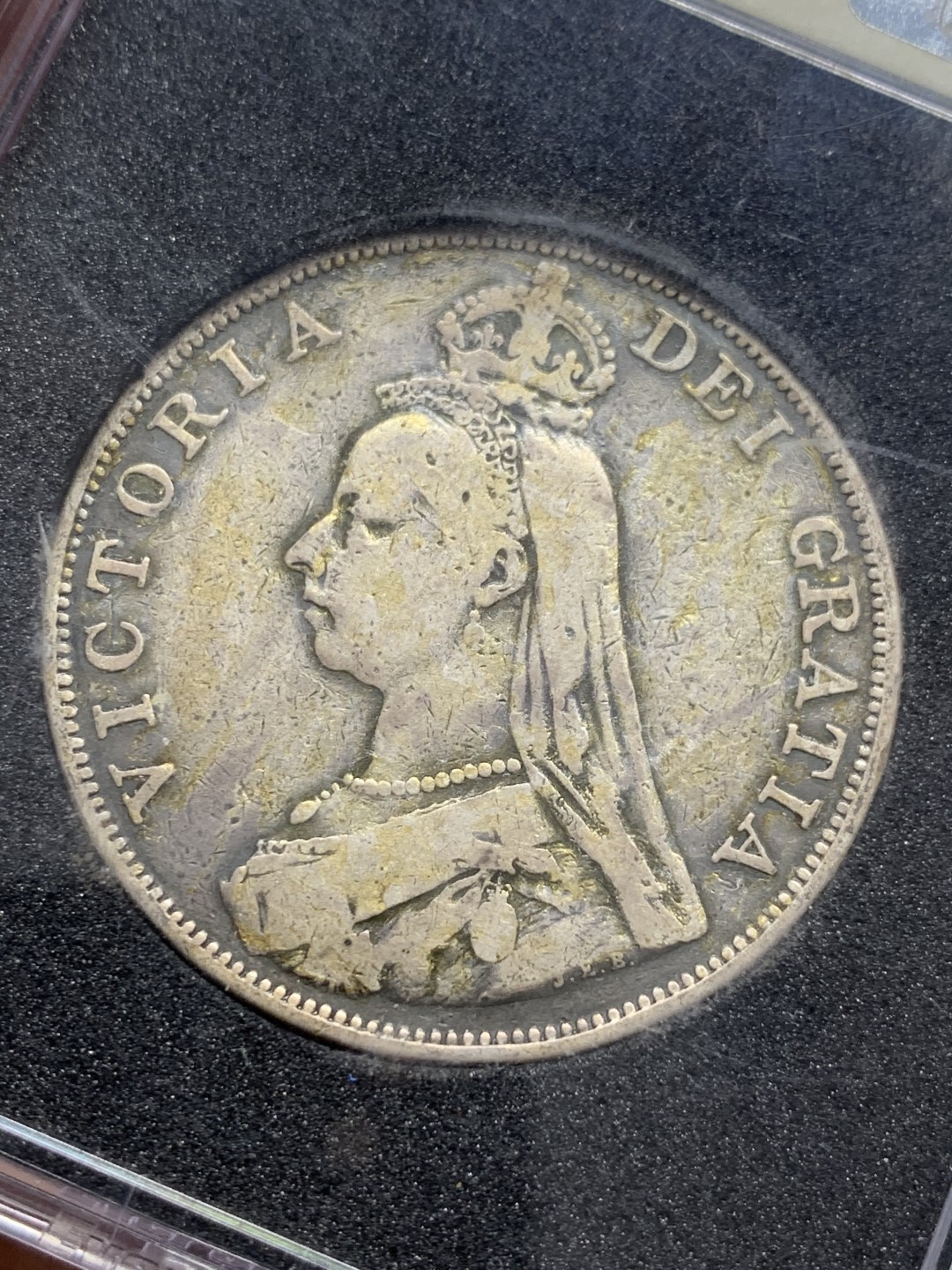 《竞宝斋》第125场-周日，周一 ，2场连拍（全场包邮） 英国 1889 维多利亚 双弗洛林 银币 细节见图 盒子打不开 无边图 靠想象