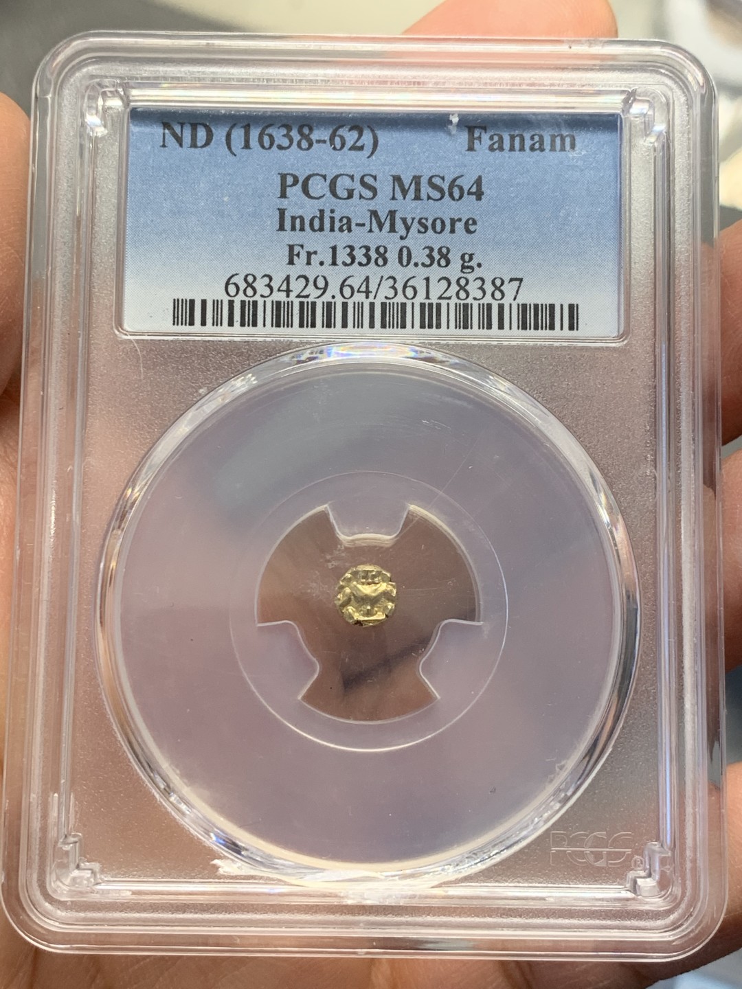 《竞宝斋》第125场-周日，周一 ，2场连拍（全场包邮） PCGS MS64 印度1638-62年迈索尔1法南金币毗湿奴神像坐像盒子有磕碰
