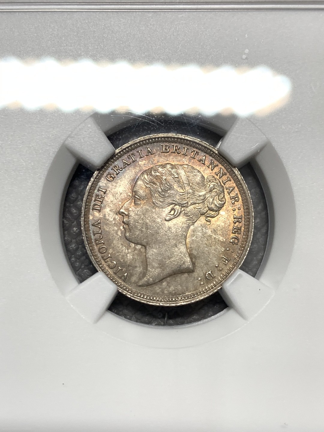 《竞宝斋》第125场-周日，周一 ，2场连拍（全场包邮） NGC MS64 英国 1885年 维多利亚女王 年轻头像 SIX版 6便士银币 深彩包浆 细节极好