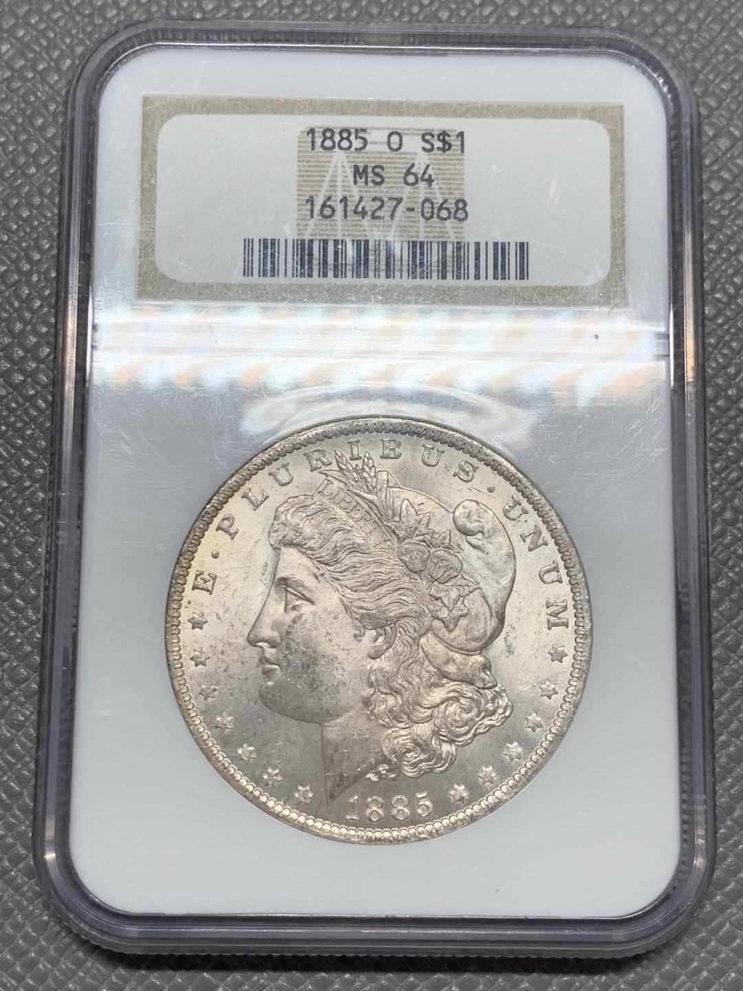 《竞宝斋》第125场-周日，周一 ，2场连拍（全场包邮） NGC-MS64 美国 1885年 1美元 摩根银币 NGC老盒 小彩虹包浆