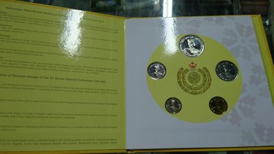 即日起至节前拍卖800以上全部本店贴钱发顺丰避免严重延误【世界钱币收藏】精选微拍第52期 暨2022年第九期 含部分经典高分评级币 2017年文莱独.苏丹登基50周年纪念硬币 全新绝品原装册