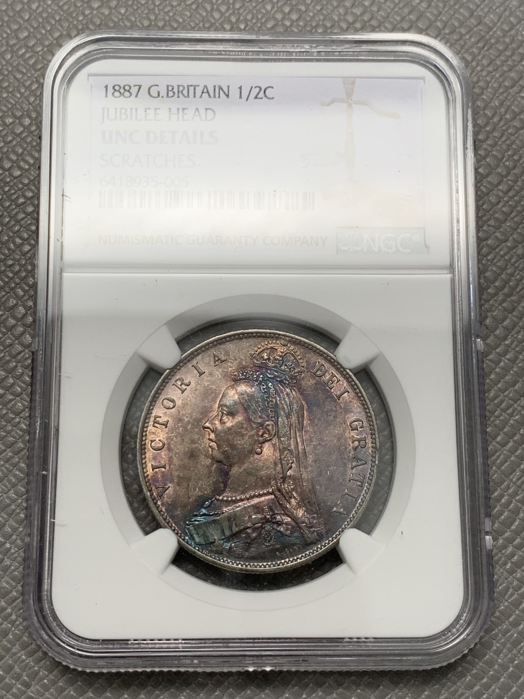 《竞宝斋》第126场-周日，周一 ，2场连拍（全场包邮） NGC UNC 英国 1887年 维多利亚 高冠版 半克朗银币 绚烂包浆