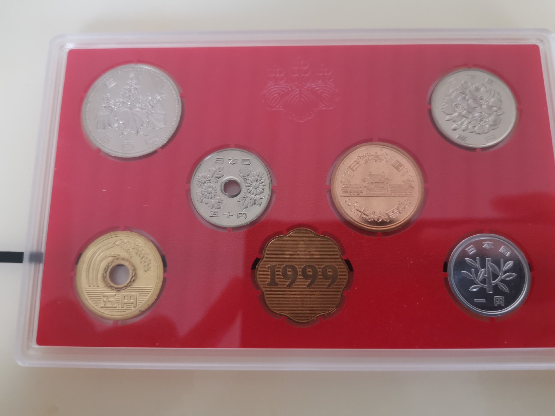 小岛钱币 第一拍  日本纪念币专场 满百包邮 1999国内主要行事1—500円带兔年纪念章