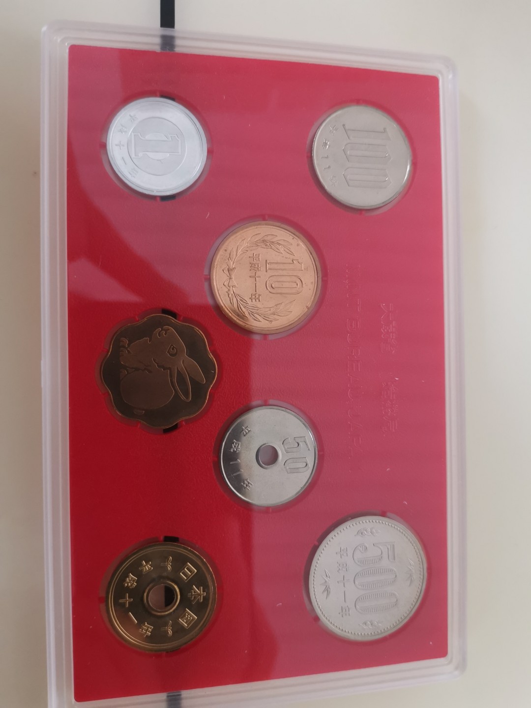 小岛钱币 第一拍  日本纪念币专场 满百包邮 1999国内主要行事1—500円带兔年纪念章