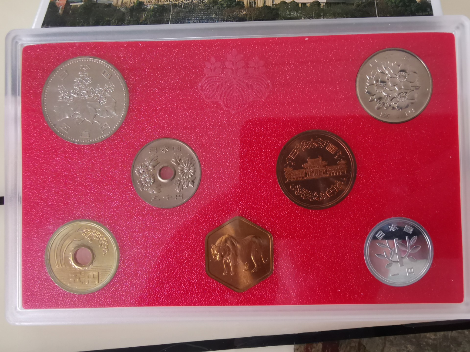 小岛钱币 第一拍  日本纪念币专场 满百包邮 日本纪念币 1986 年1—500円带虎年纪念章 7 枚 