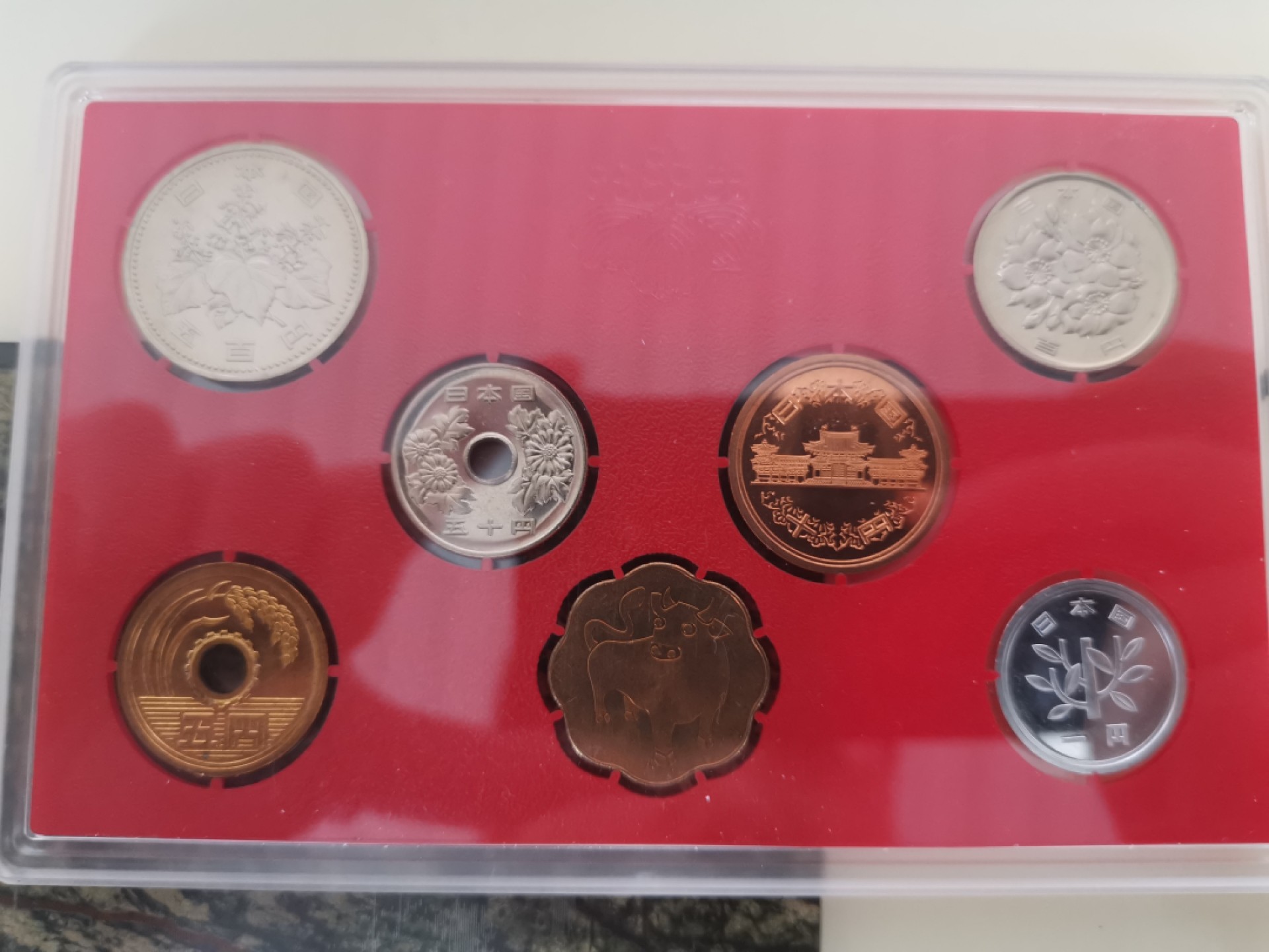 小岛钱币 第一拍  日本纪念币专场 满百包邮 平成9年19977枚1—500円带牛年纪念章