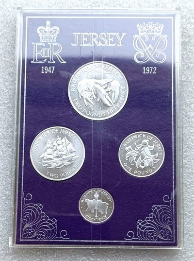 彼得堡世界钱币勋章拍卖第32期 - 英属泽西岛1972年伊丽莎白女王银婚全银套币，全新原塑料盒包装。925银，共含纯银60克