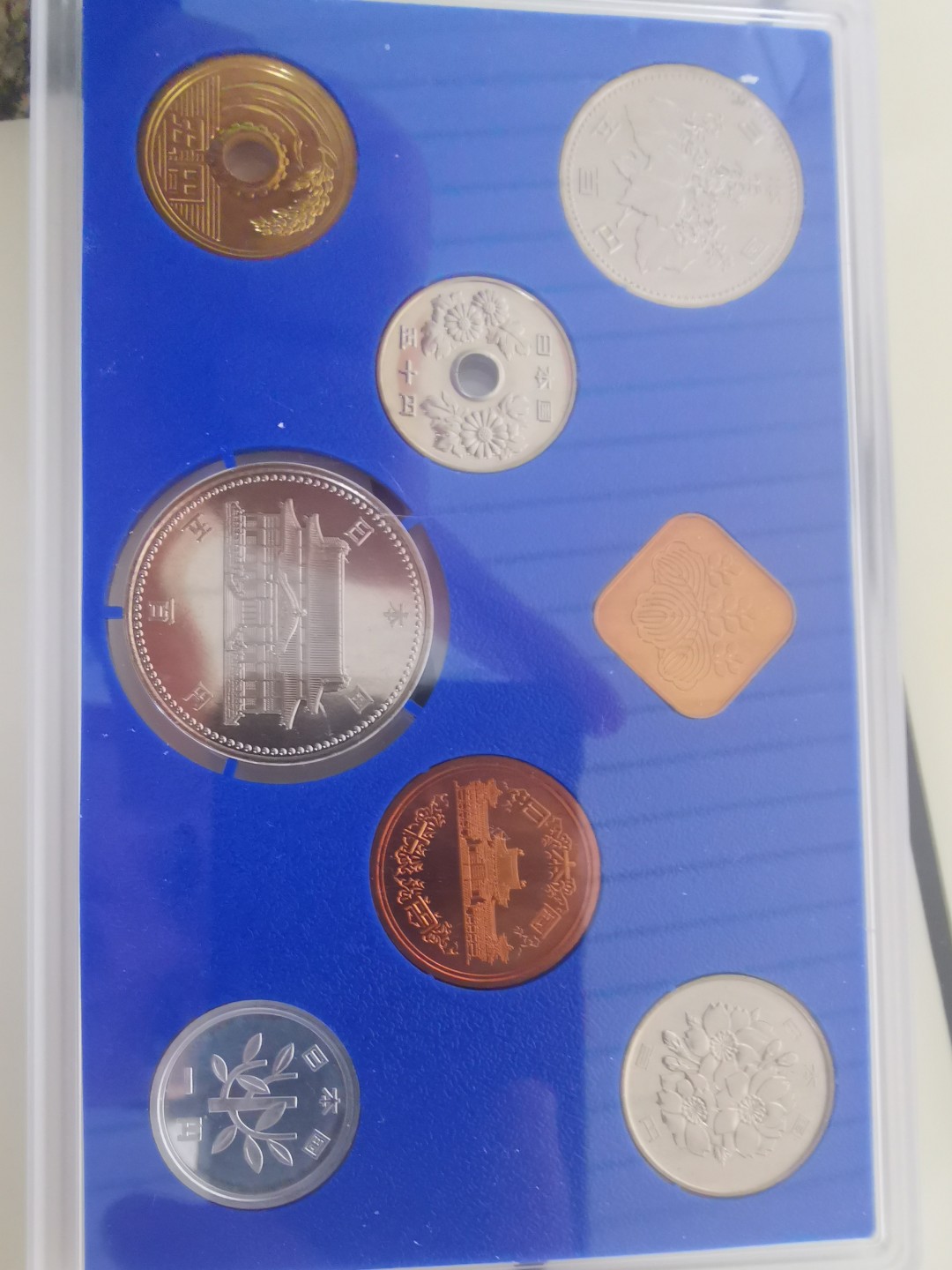 小岛钱币 第一拍  日本纪念币专场 满百包邮 冲绳20周年纪念1992年1—500円8枚带猴年纪念章