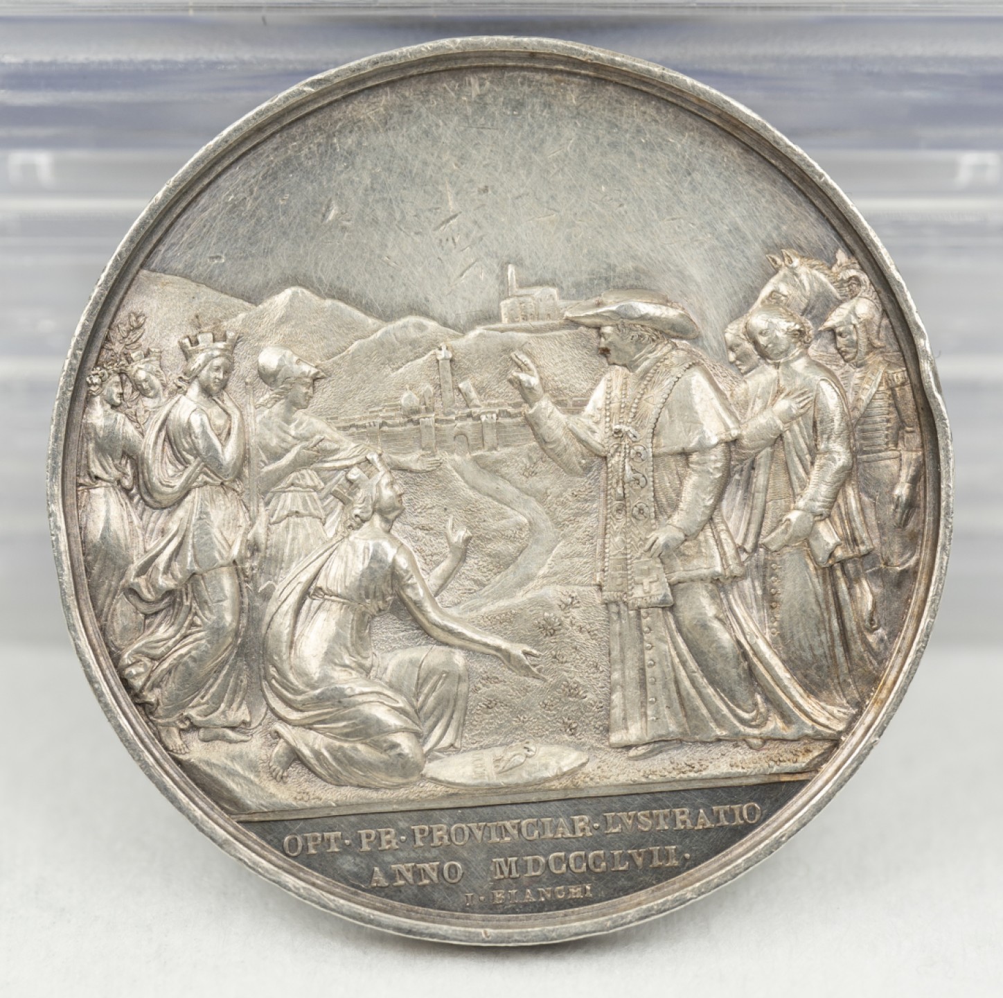 万国钱币拍卖第003期（圣诞精品特拍） 教宗国1857年庇护九世访问各省并召见城市女神形象大银章，背景是博洛尼亚市。43MM 34G边缘有轻微磕碰