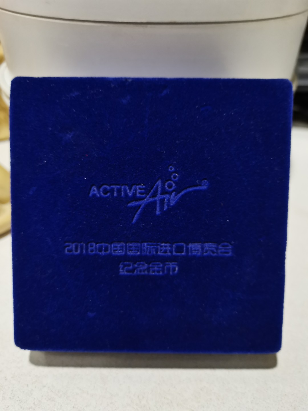 爱淘收藏第15期杂件专场 原盒2018年中国国际进口博览会纪念金（镀金）币（章）