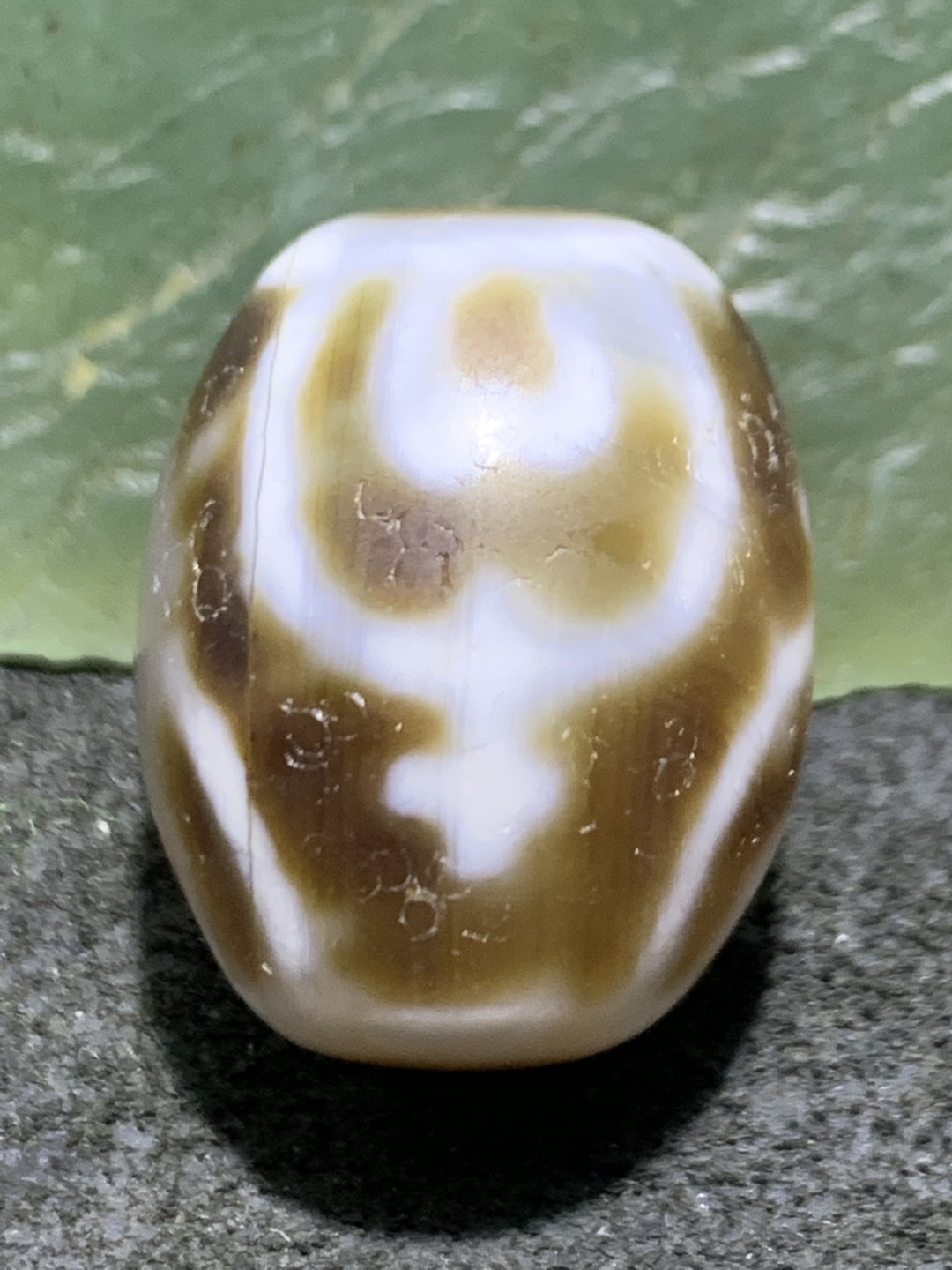 仅此一颗，精品达洛宝瓶玛瑙天珠一颗