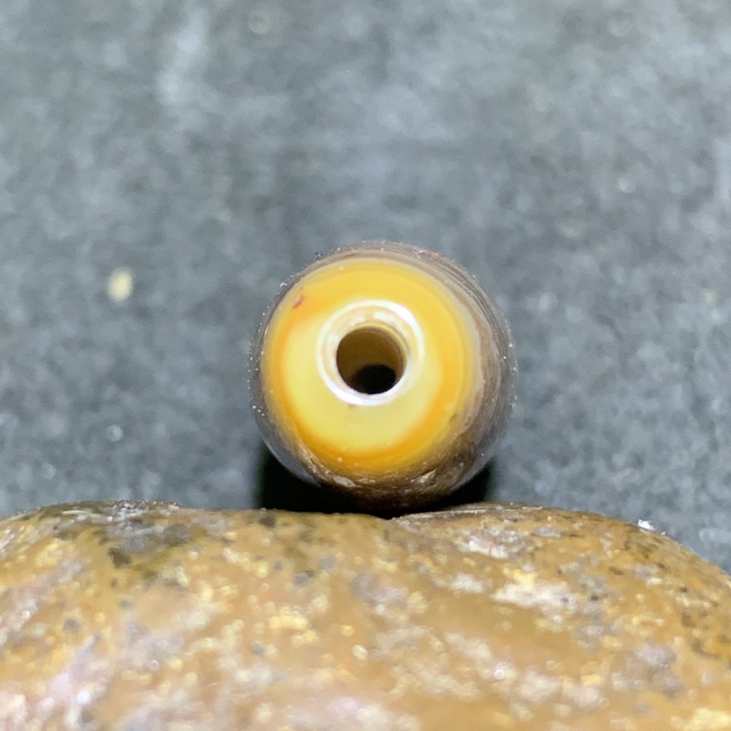 精美千层纹缠丝玛瑙桶珠一个