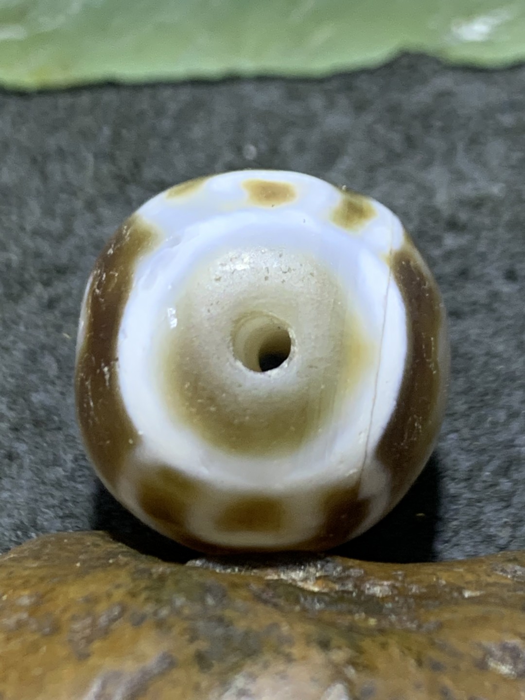 仅此一颗，精品达洛宝瓶玛瑙天珠一颗