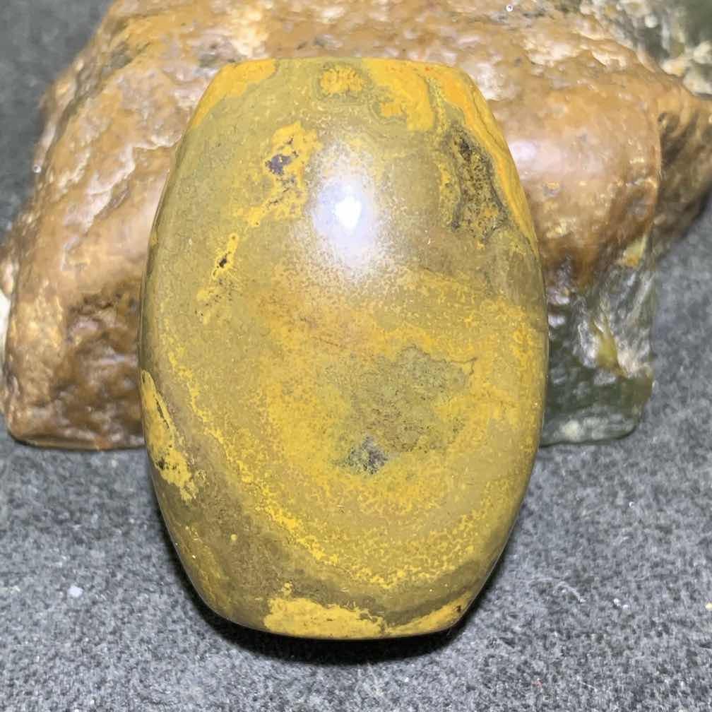 精美天然九眼页岩石天眼蒙天珠勒子一颗！