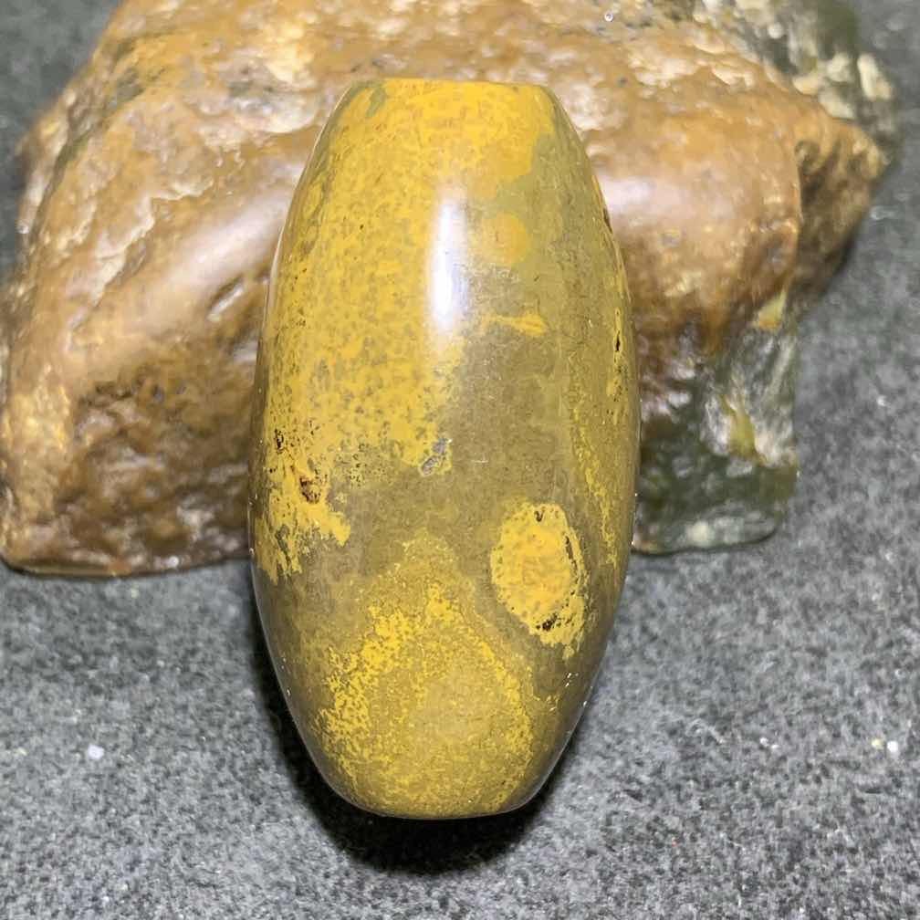 精美天然九眼页岩石天眼蒙天珠勒子一颗！