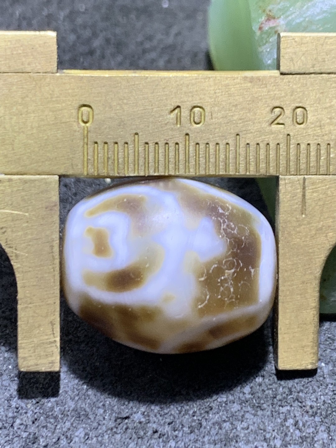 仅此一颗，精品达洛宝瓶玛瑙天珠一颗