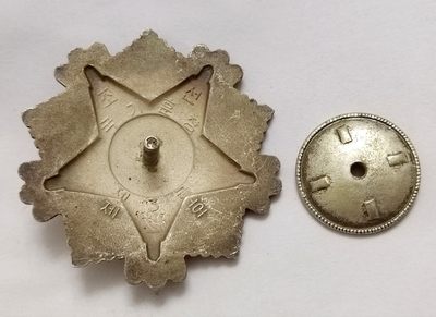 三级国旗勋章、小转盘版银章