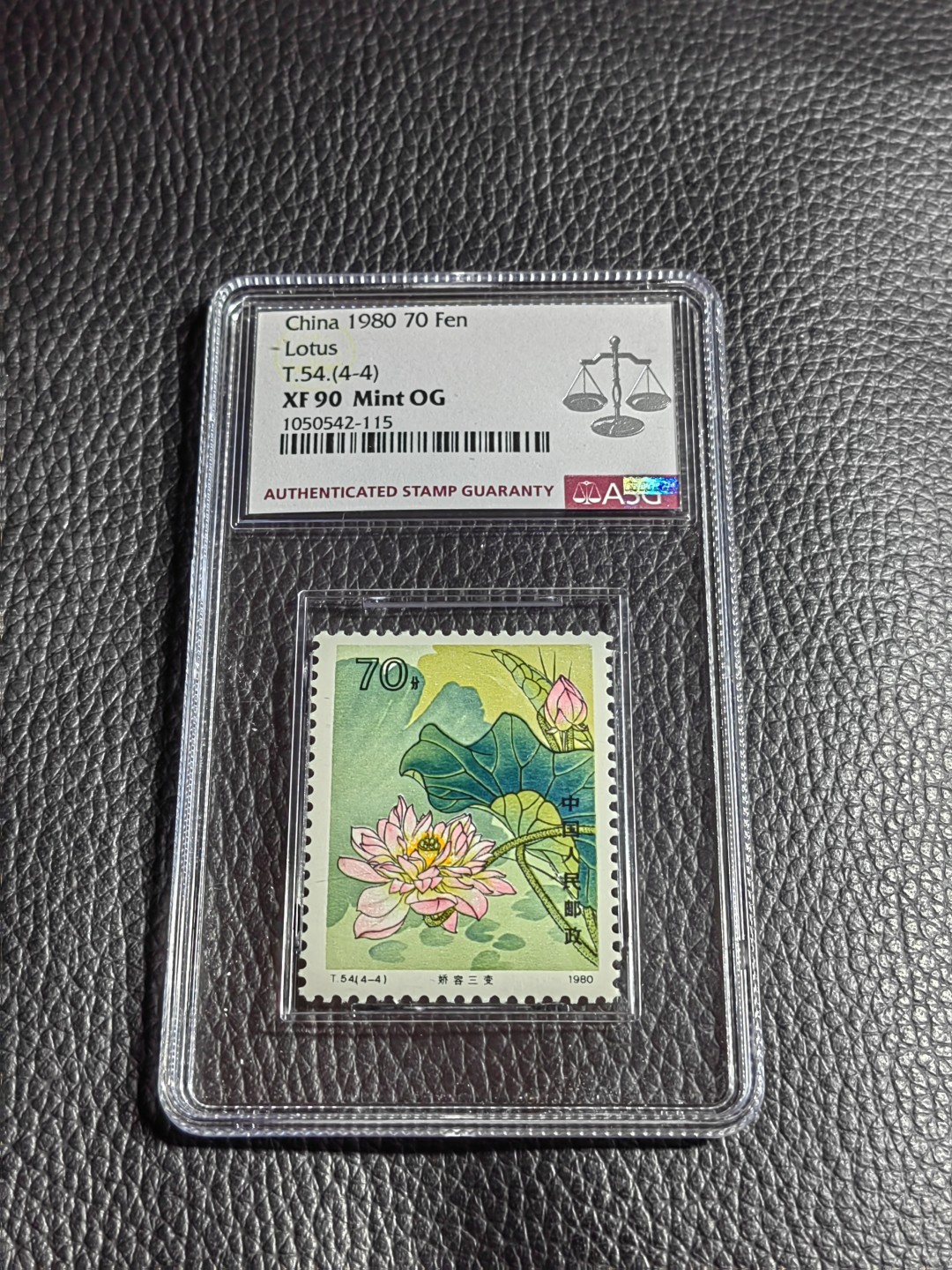 洪涛臻品批发群  精选邮票限时拍卖第一百二十三期 T54荷花★总筋★4-4  新  ASG90分OG  版撕绝中绝，最严格时期出分，荷花★裸票★一套400元左右，总筋一枚就要300大几，可见总筋的分量，拥有这一枚几乎等于拥有这一套，喜欢不要错过