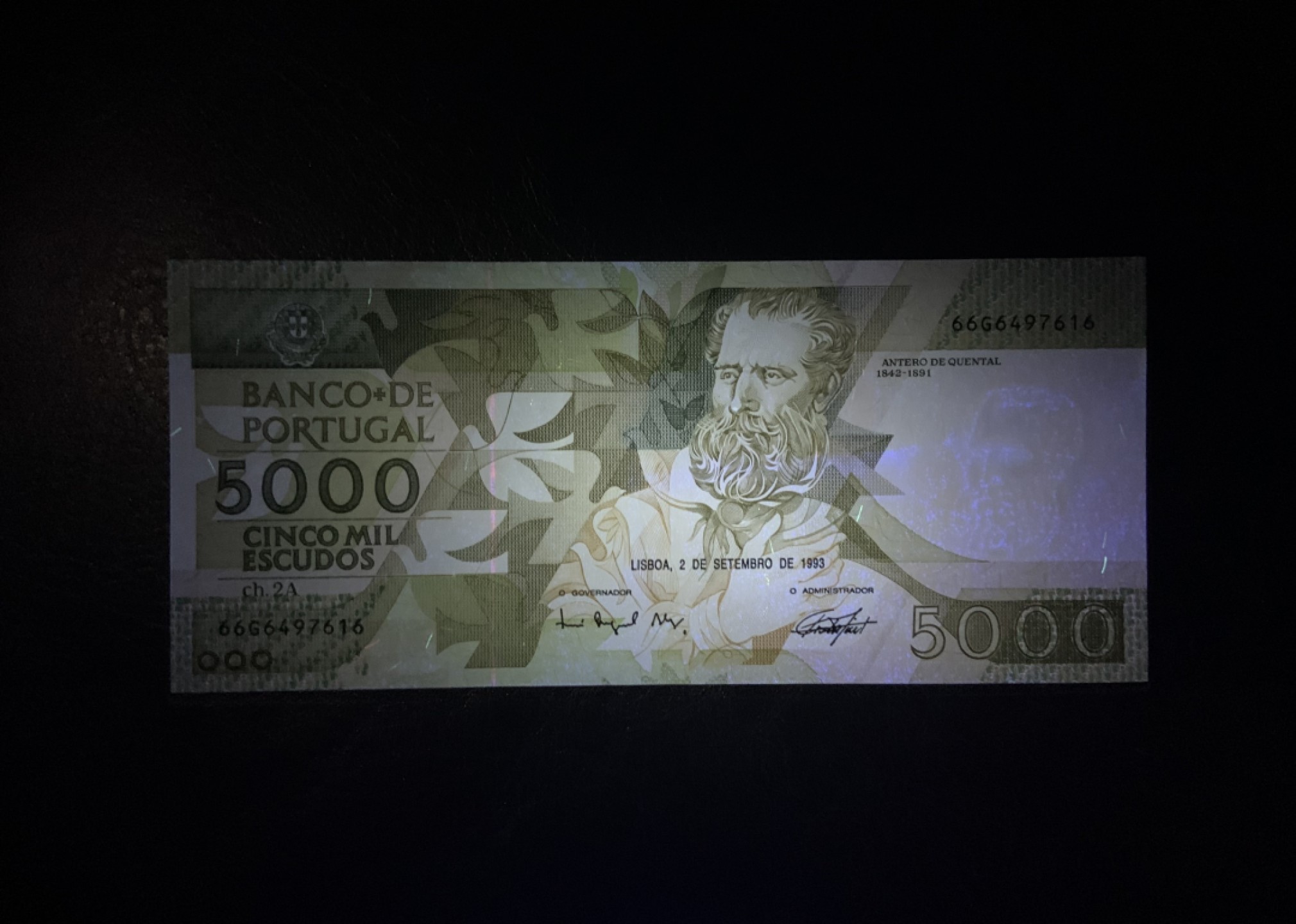 收藏联盟Quantum Auction 第221期拍卖 （已更新） 葡萄牙1993年5000埃斯库多 品相UNC- 角折 荧光