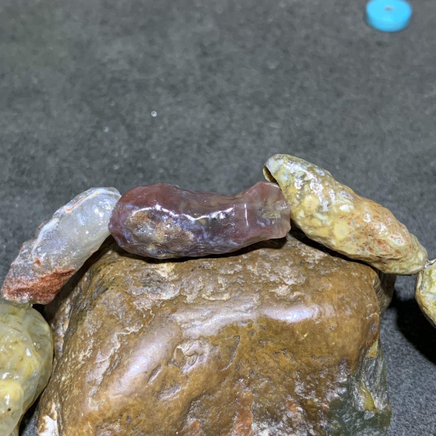 精美阿拉善管状筋脉石原石手串一条，