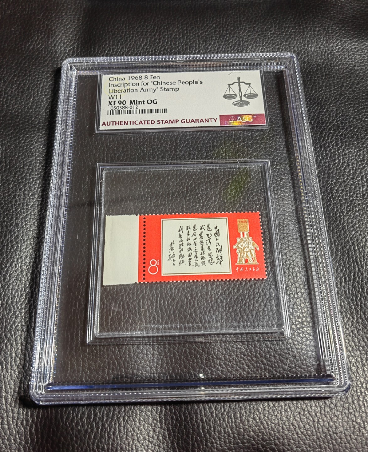 洪涛臻品批发群  精选邮票限时拍卖第一百二十三期 ✦一手出分✦文11白题词  ASG90高分OG ，大盒带内衬，最新出分，壳子完好无划痕， 绝中绝送评，经典人气票，90高分爱不释手，最严格时期出分，喜欢不要错过