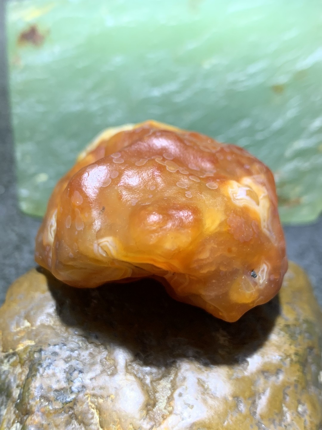 仅此一颗，精美千层纹阿拉善红白双色玛瑙原石一颗，