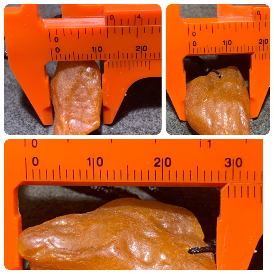 精品蜜蜡随形原石吊坠一块