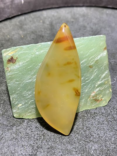 高玉化巴西玛瑙随形吊坠一个， - 高玉化巴西玛瑙随形吊坠一个，
