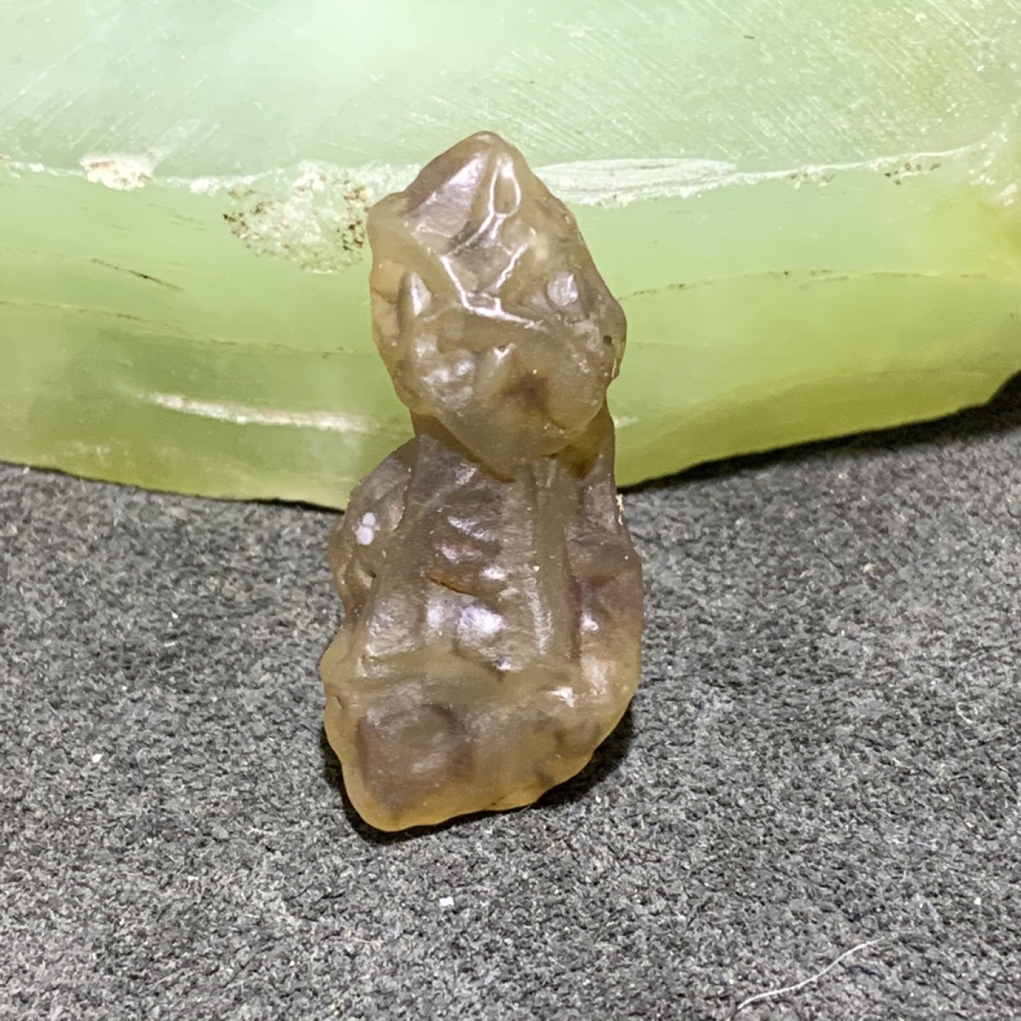 精美戈壁高玉化筋脉石原石一颗，