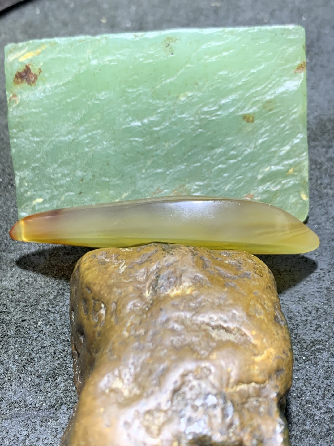高玉化巴西玛瑙随形吊坠一个，