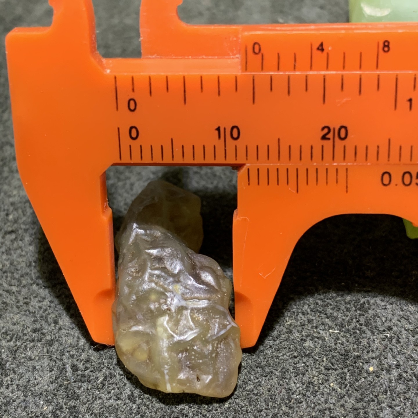 精美戈壁高玉化筋脉石原石一颗，