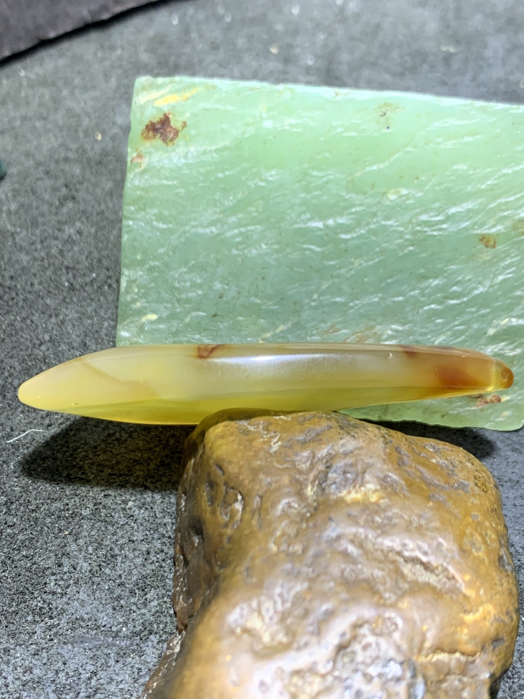 高玉化巴西玛瑙随形吊坠一个，