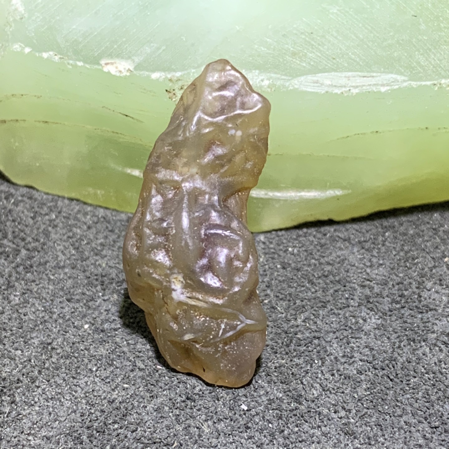 精美戈壁高玉化筋脉石原石一颗，